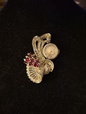 Vintage 1940 Brooch with Ruby Red And Clear Rhinestones Watch (WORKING)